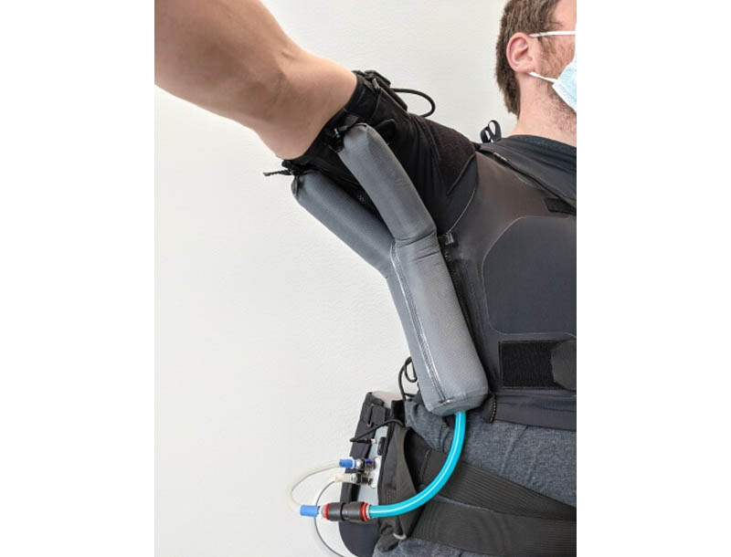 Dispositivo portátil robótico suave restaura la función del brazo para personas con ELA