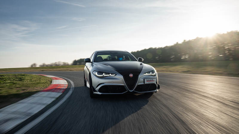 Giulia Quadrifoglio Luna Rossa